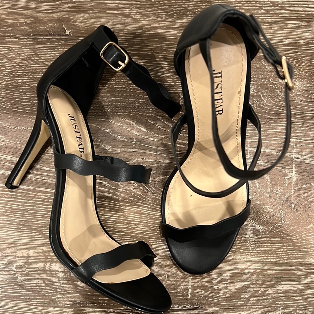 Strappy heels!